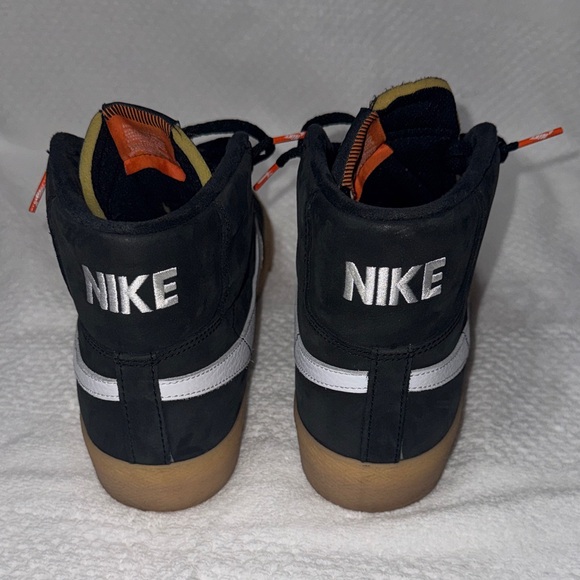 Nike Black and White Men's Sneakers with Gum Sole - Picture 3 of 6